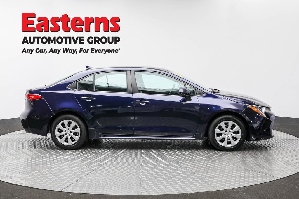 Used 2022 Toyota Corolla LE image 4