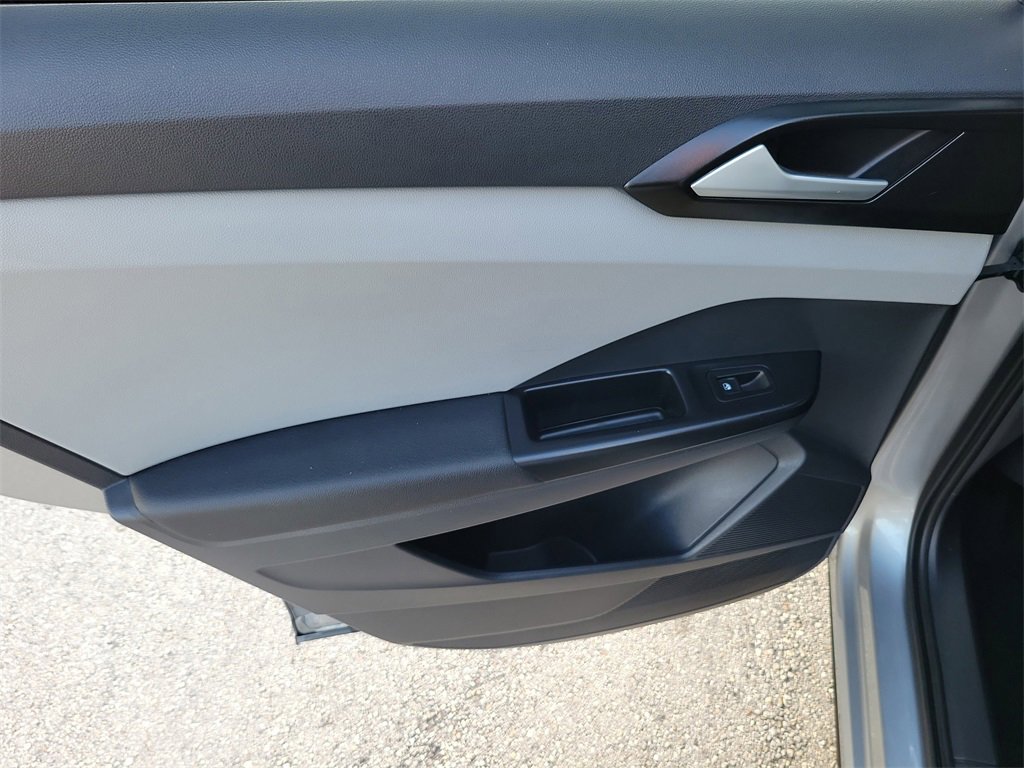 Certified 2023 Volkswagen Taos SE w/ Black Wheel Package image 11