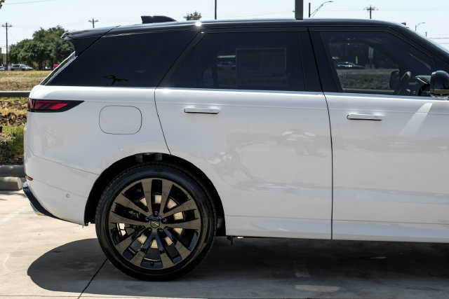 New 2026 Land Rover Range Rover Sport Dynamic SE AWD/4WD image 9