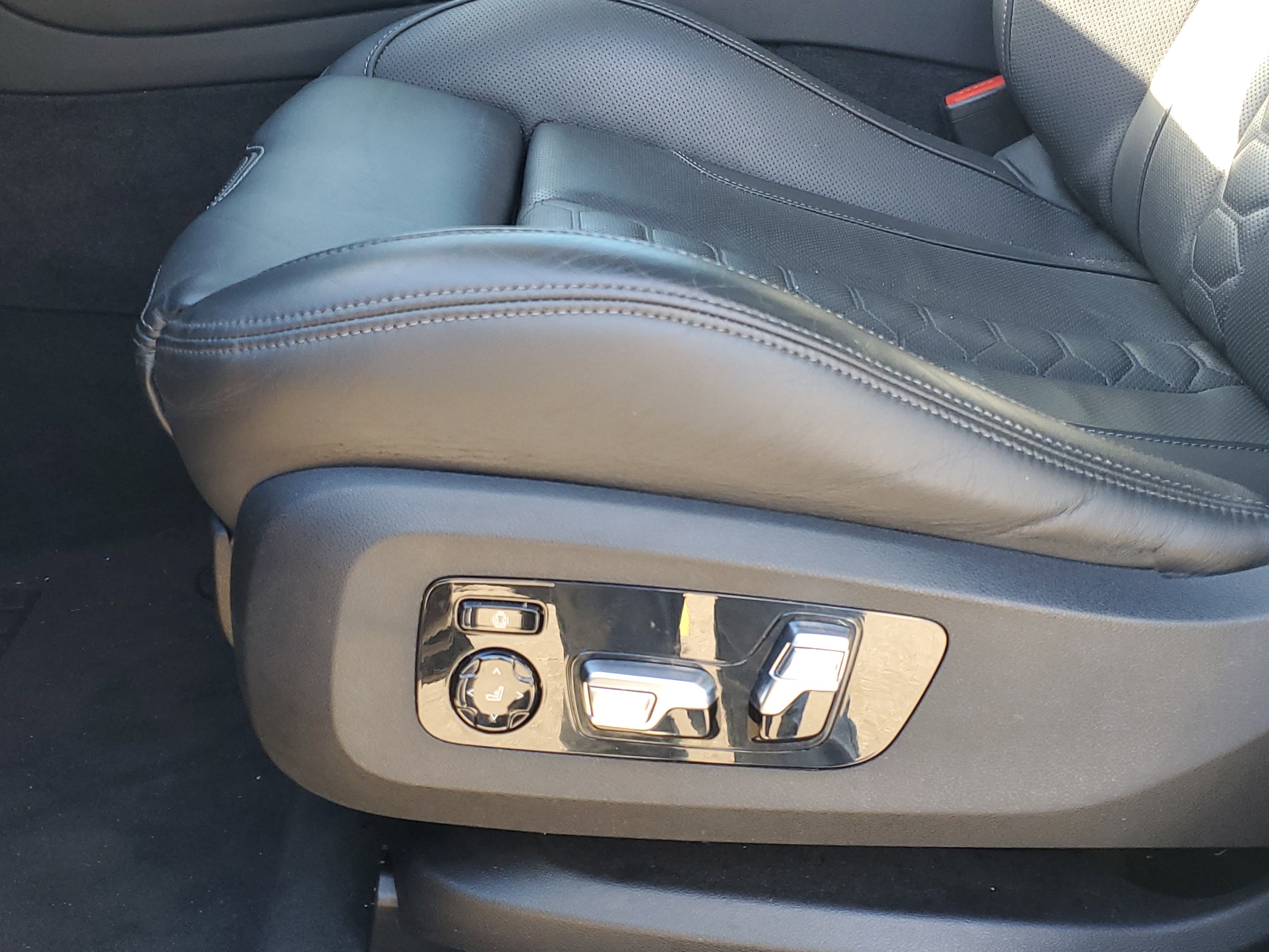 Certified 2024 BMW X6 M Competition image 9