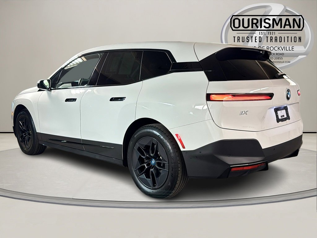 Used 2024 BMW iX xDrive50 w/ Premium Package image 7