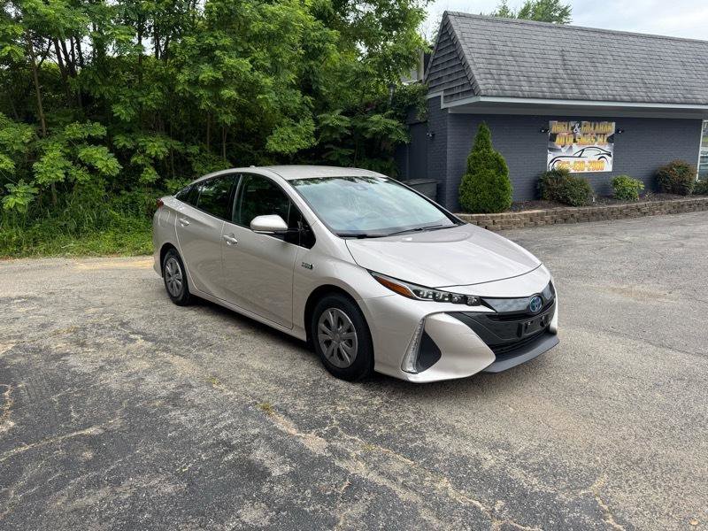 Used 2018 Toyota Prius Prime Plus FWD image 3