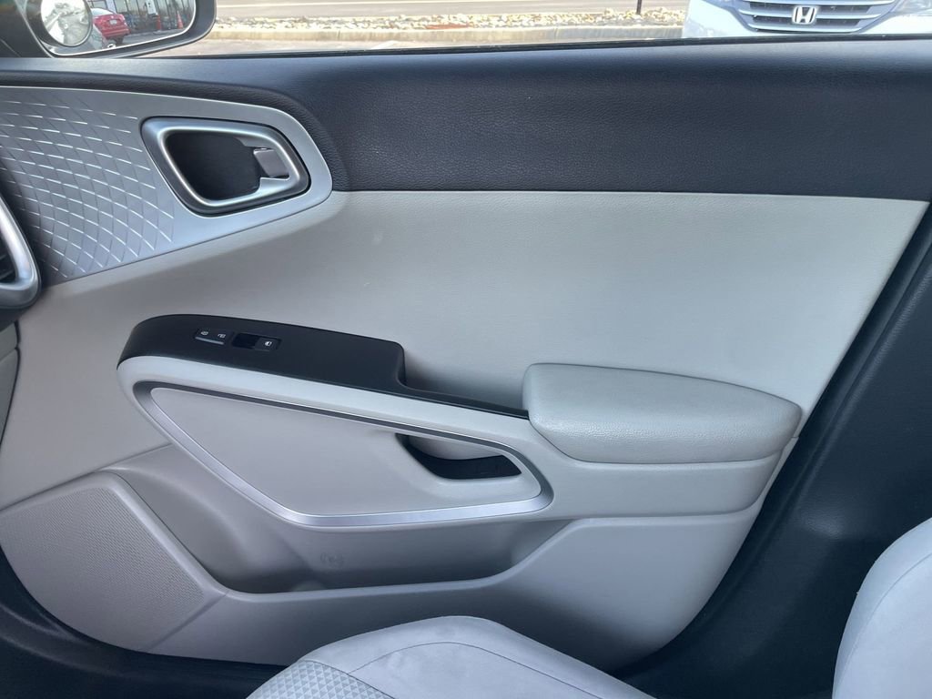 Used 2020 Kia Soul LX FWD image 19