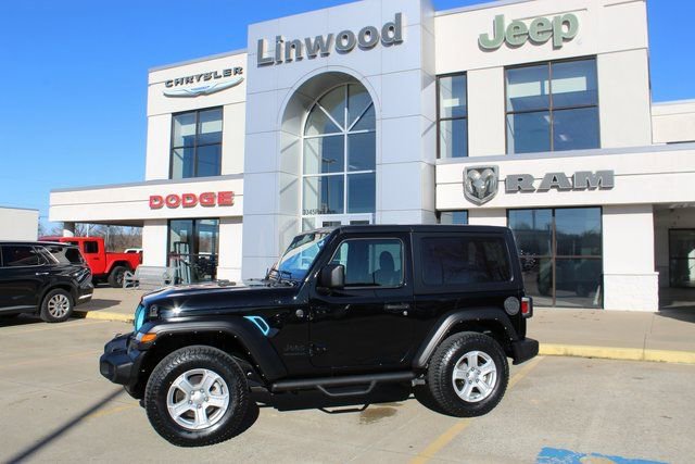 Used 2022 Jeep Wrangler Sport S image 2