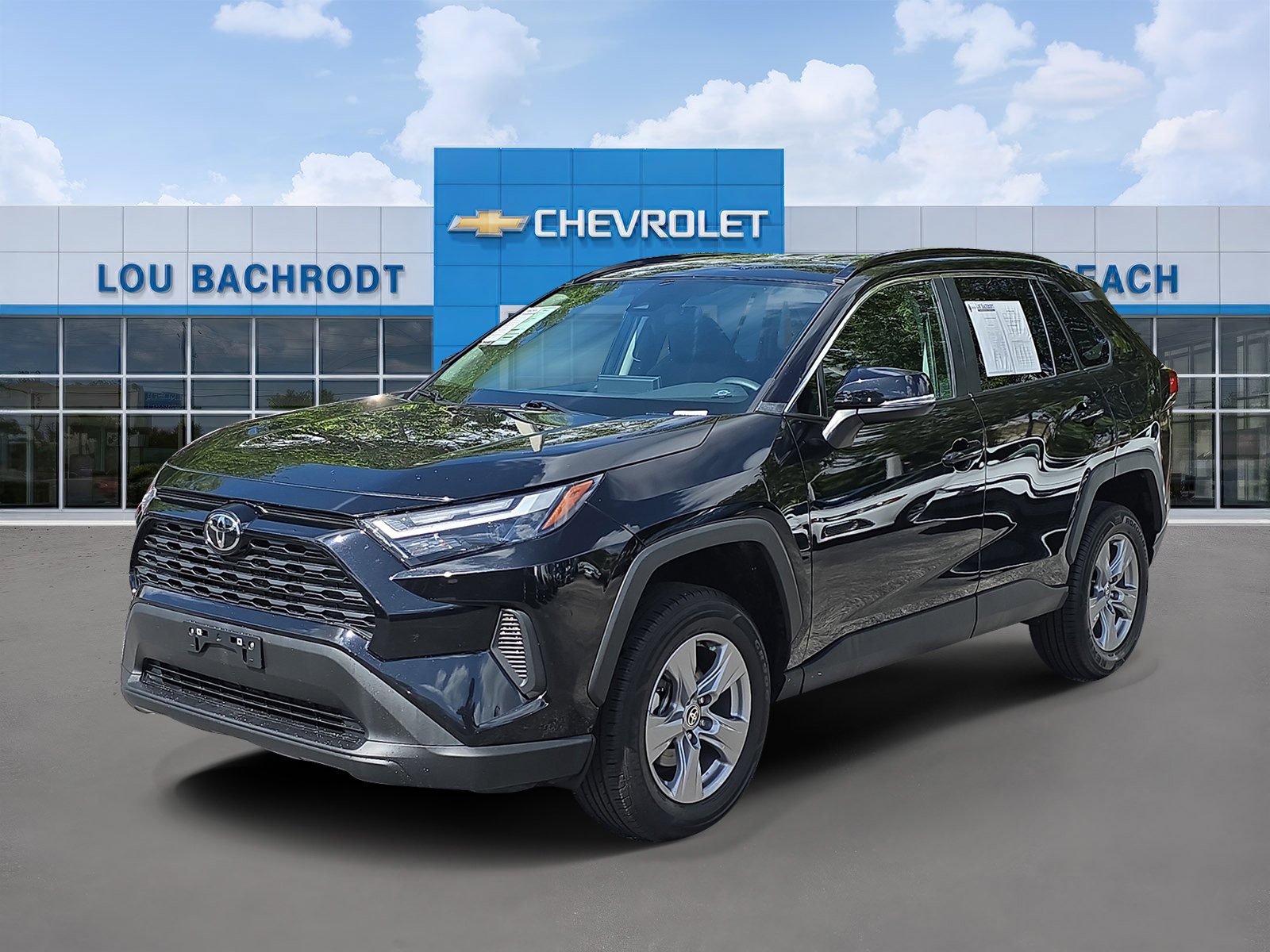 Used 2024 Toyota RAV4 XLE FWD image 3