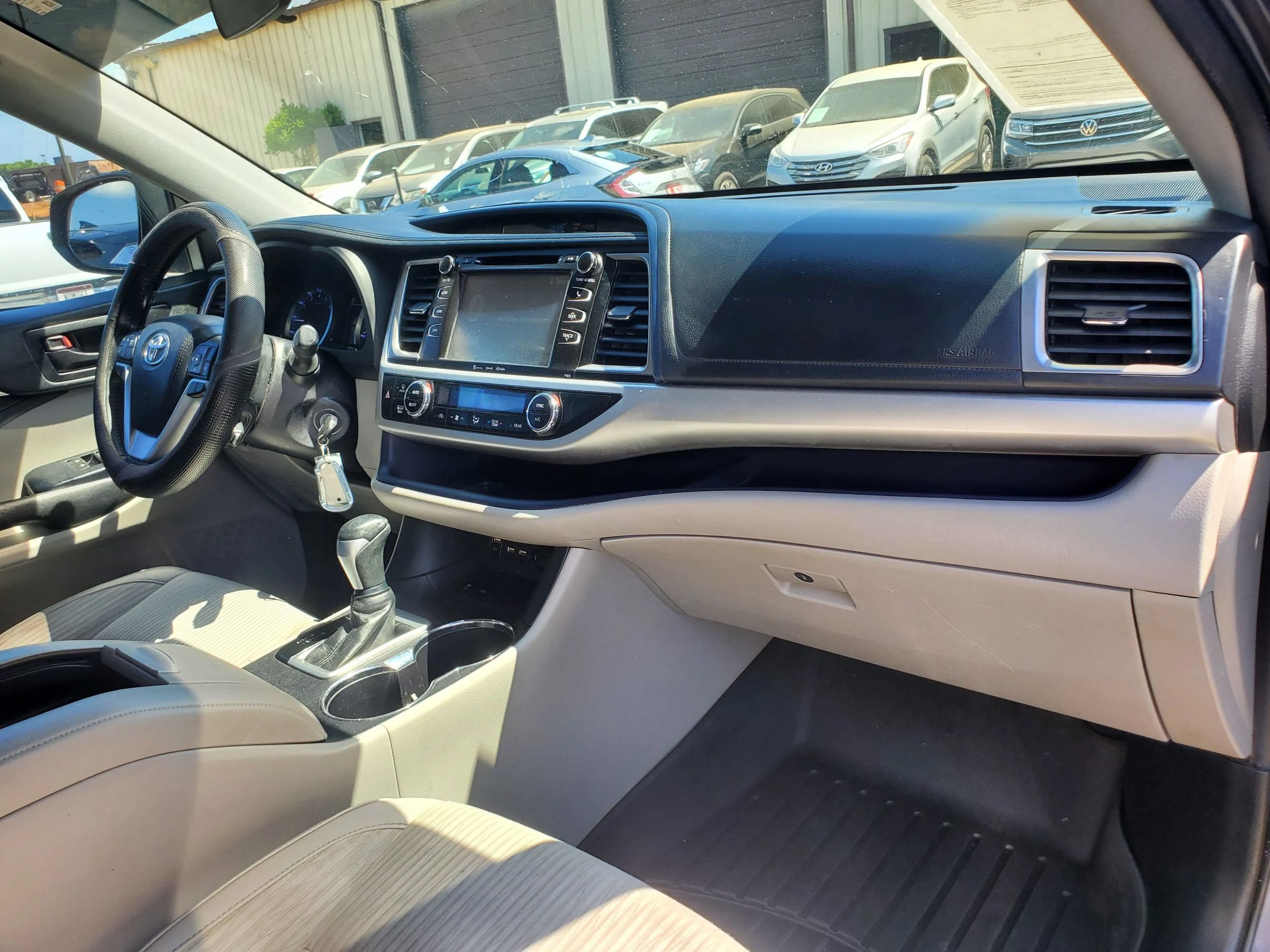Used 2019 Toyota Highlander Plus FWD image 47