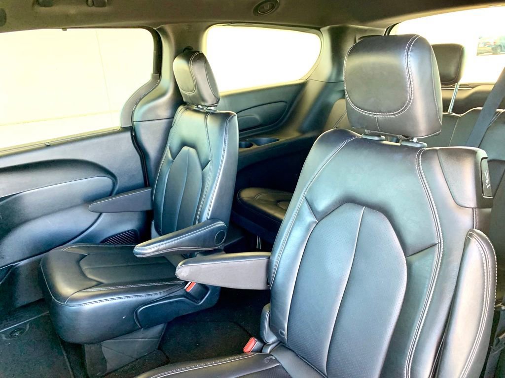 Used 2025 Chrysler Pacifica Select FWD image 14