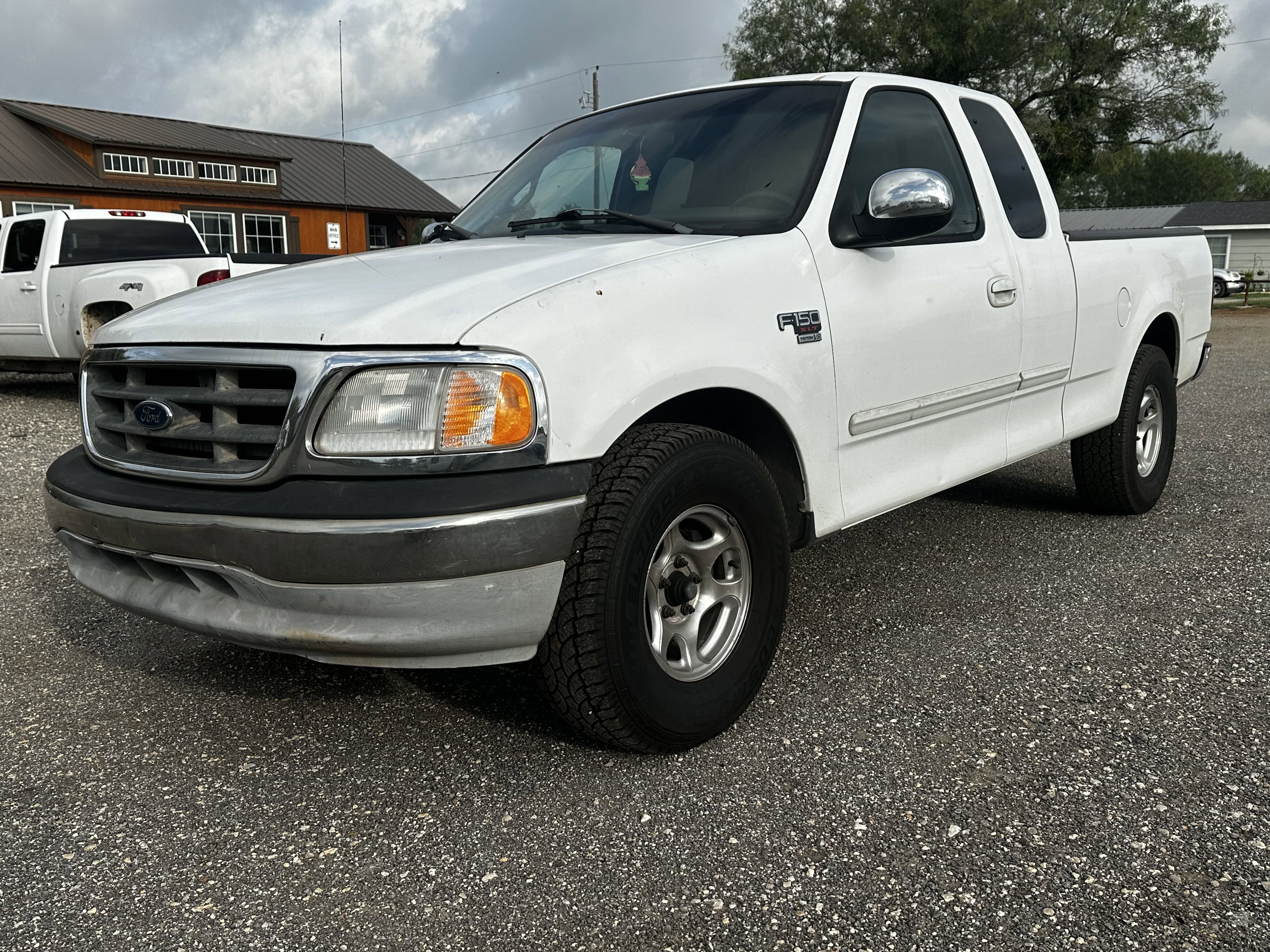 Used 2002 Ford F150 XL image 1