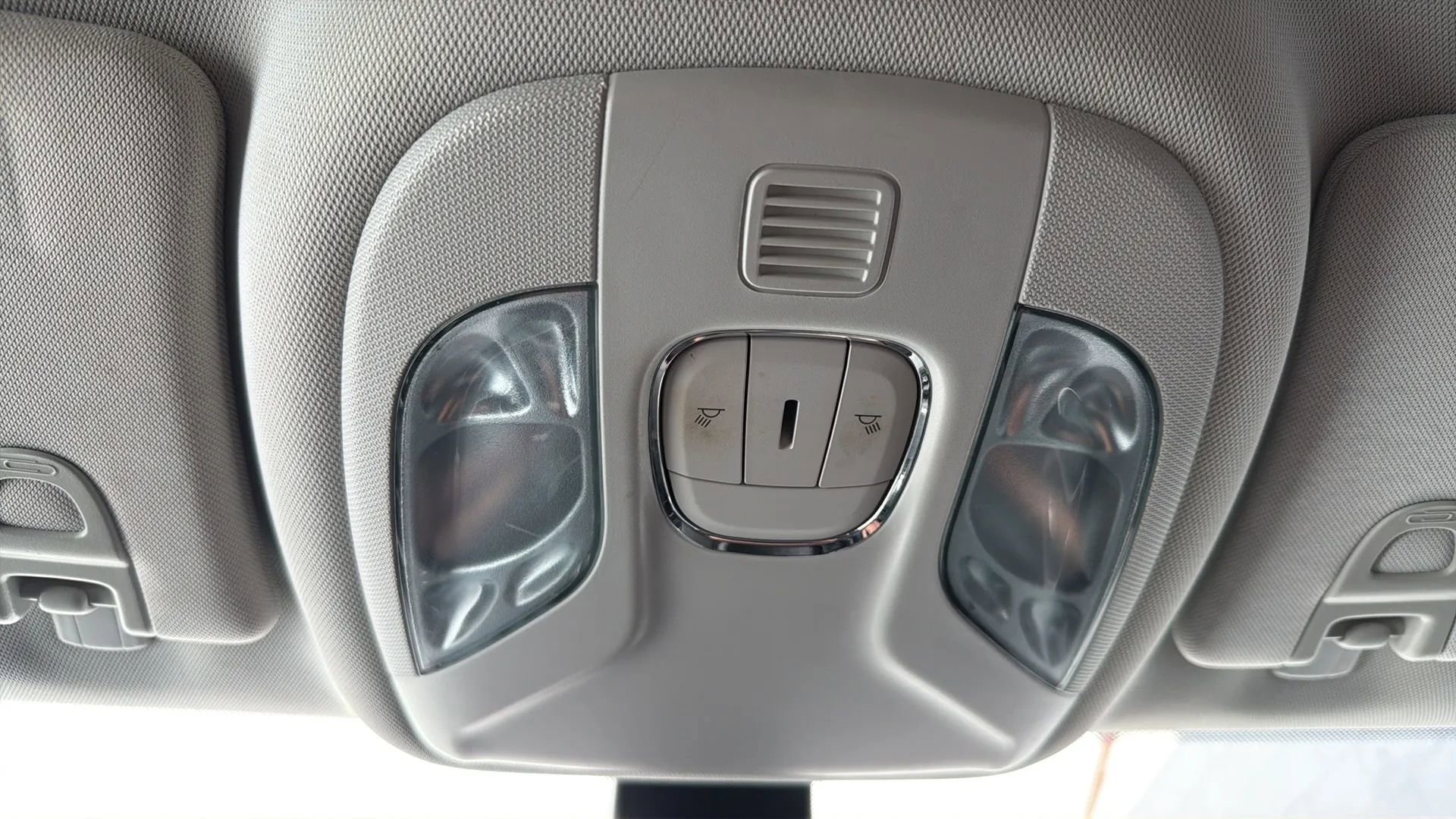 Used 2020 Jeep Compass Latitude image 25