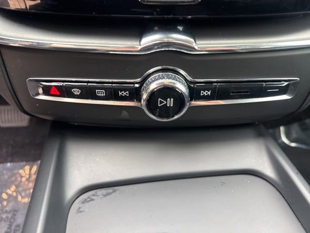 Used 2023 Volvo XC60 B5 Core image 25