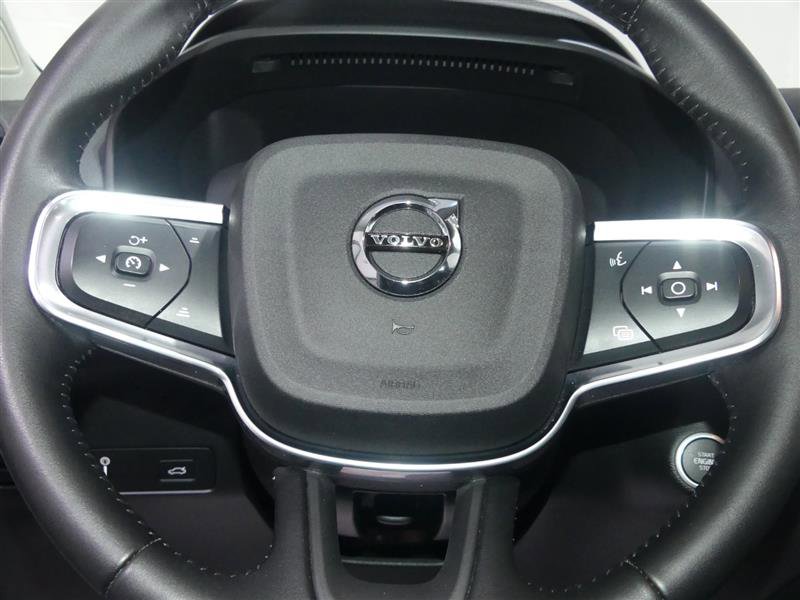 Used 2021 Volvo XC40 T5 Momentum w/ Climate Package image 32