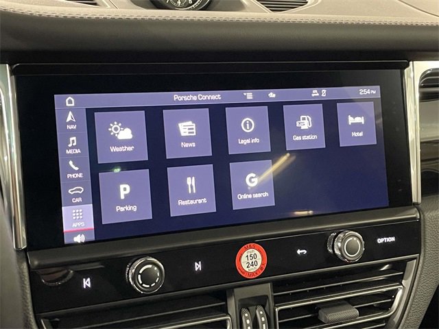 Used 2025 Porsche Macan image 28