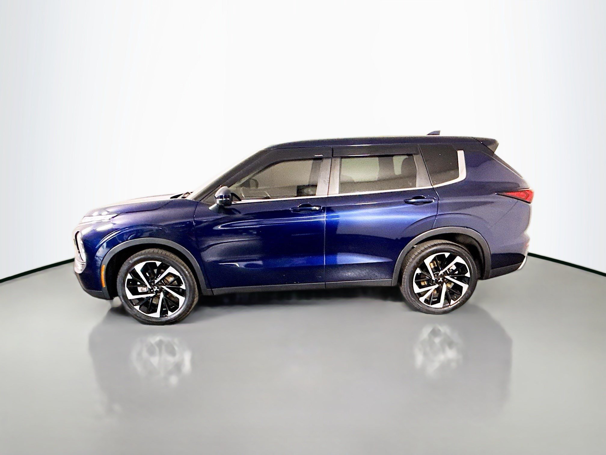 Used 2023 Mitsubishi Outlander SE AWD/4WD image 6