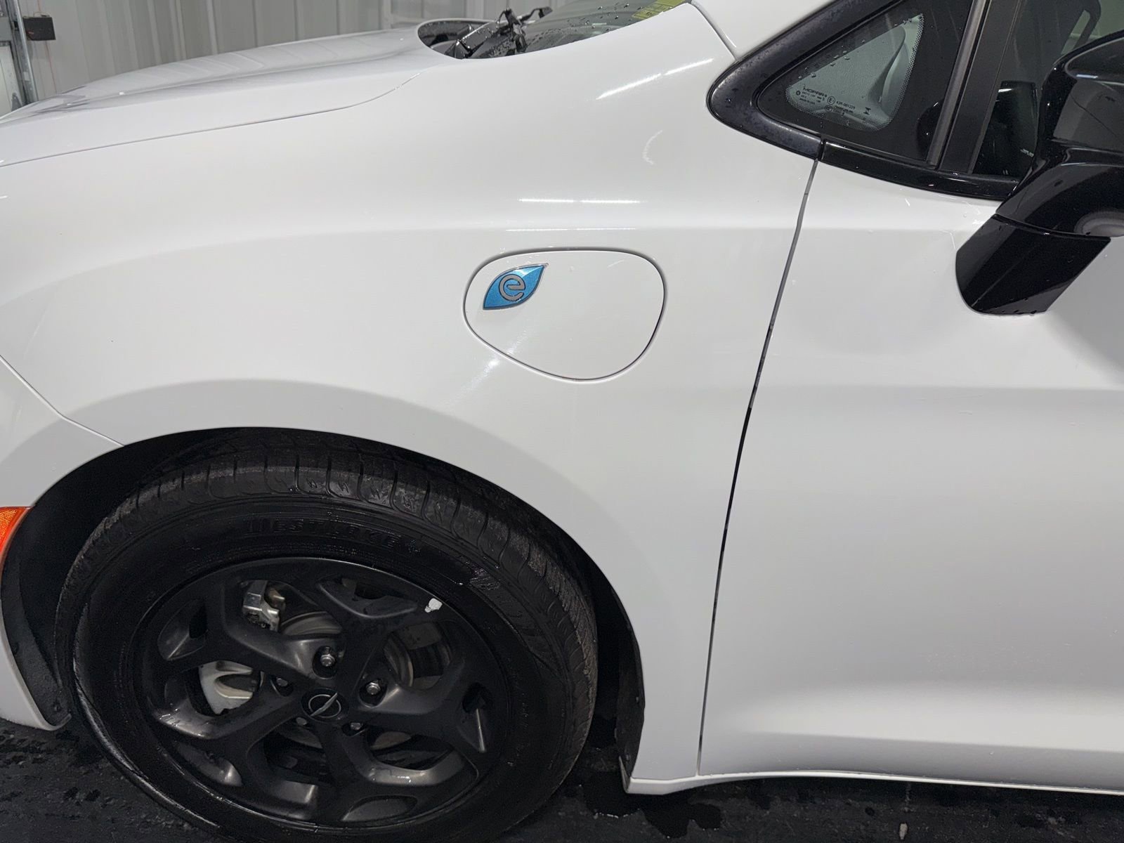 Used 2024 Chrysler Pacifica Select image 21