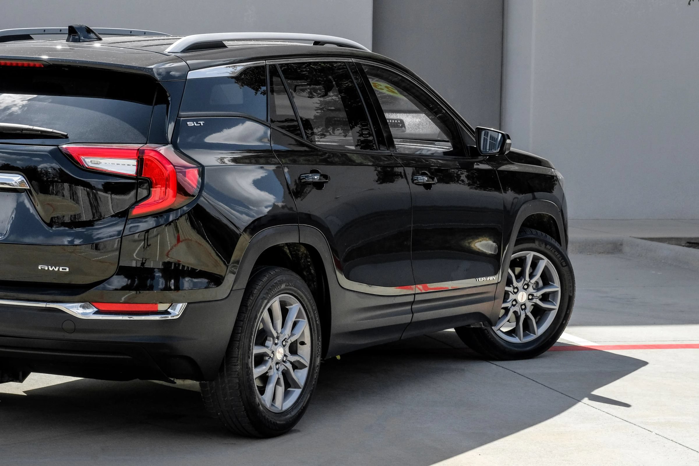 Used 2023 GMC Terrain SLT AWD/4WD image 6