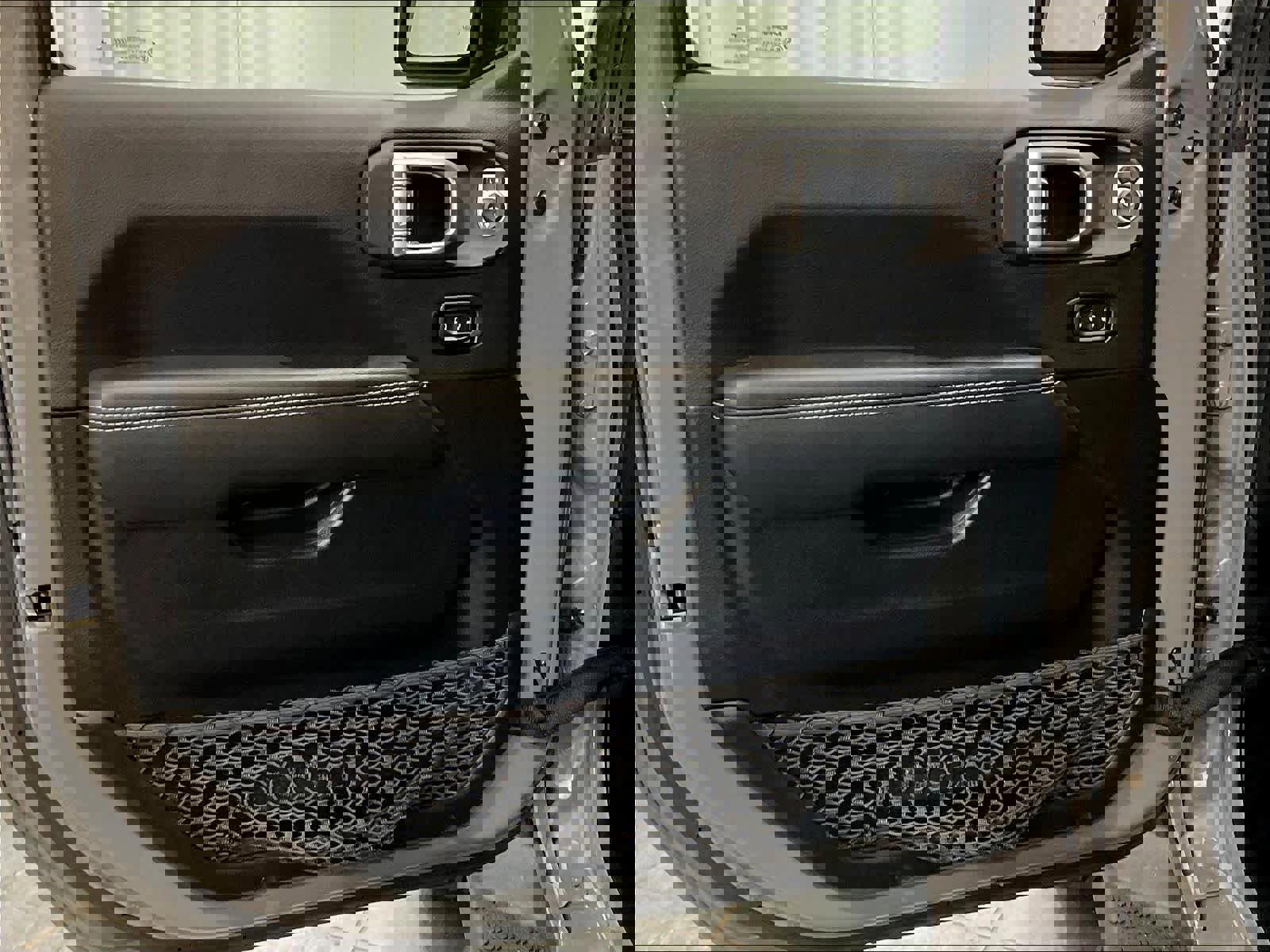 Used 2023 Jeep Wrangler Sahara w/ Cold Weather Group image 9