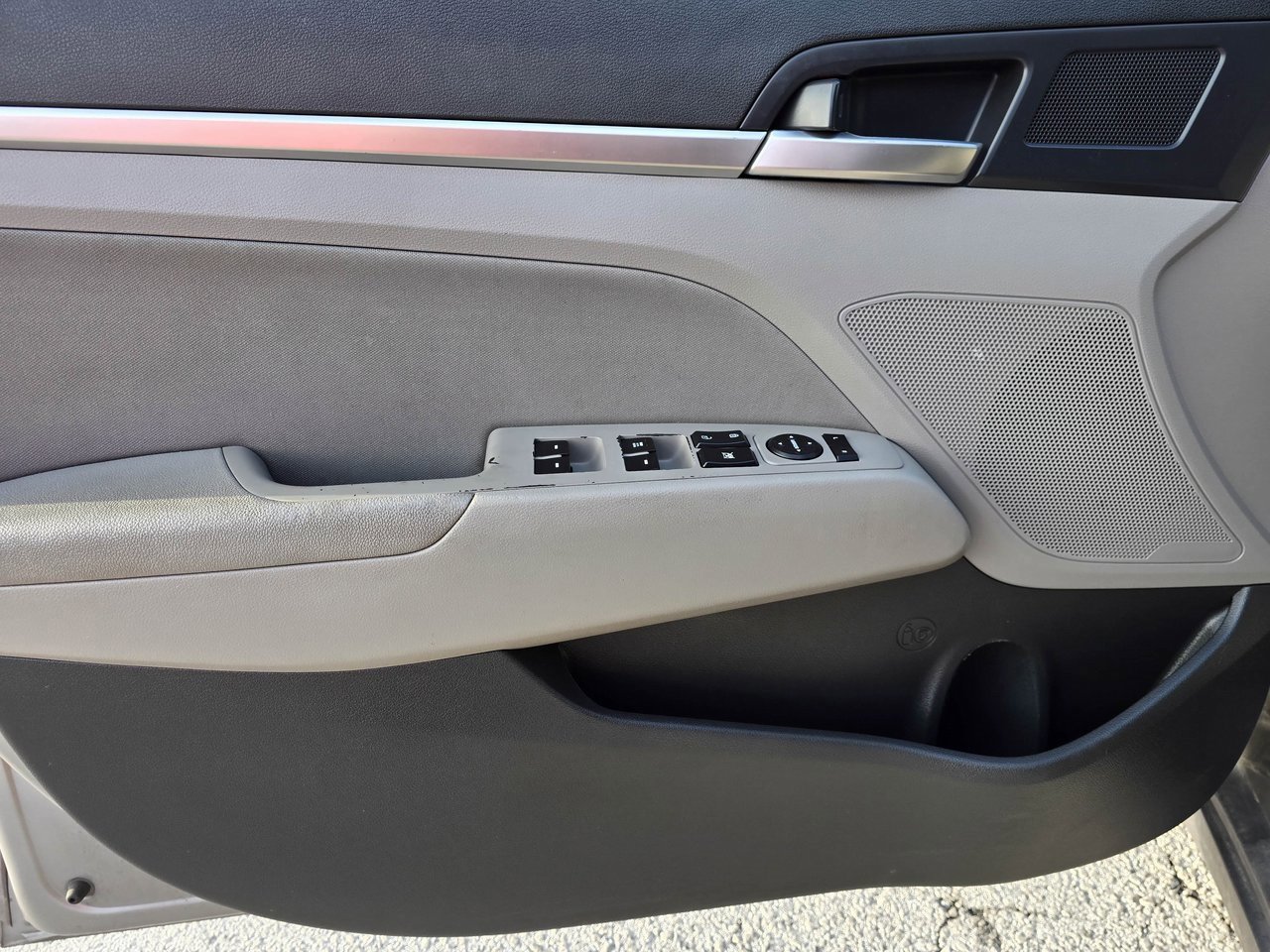 Used 2020 Hyundai Elantra SEL image 10