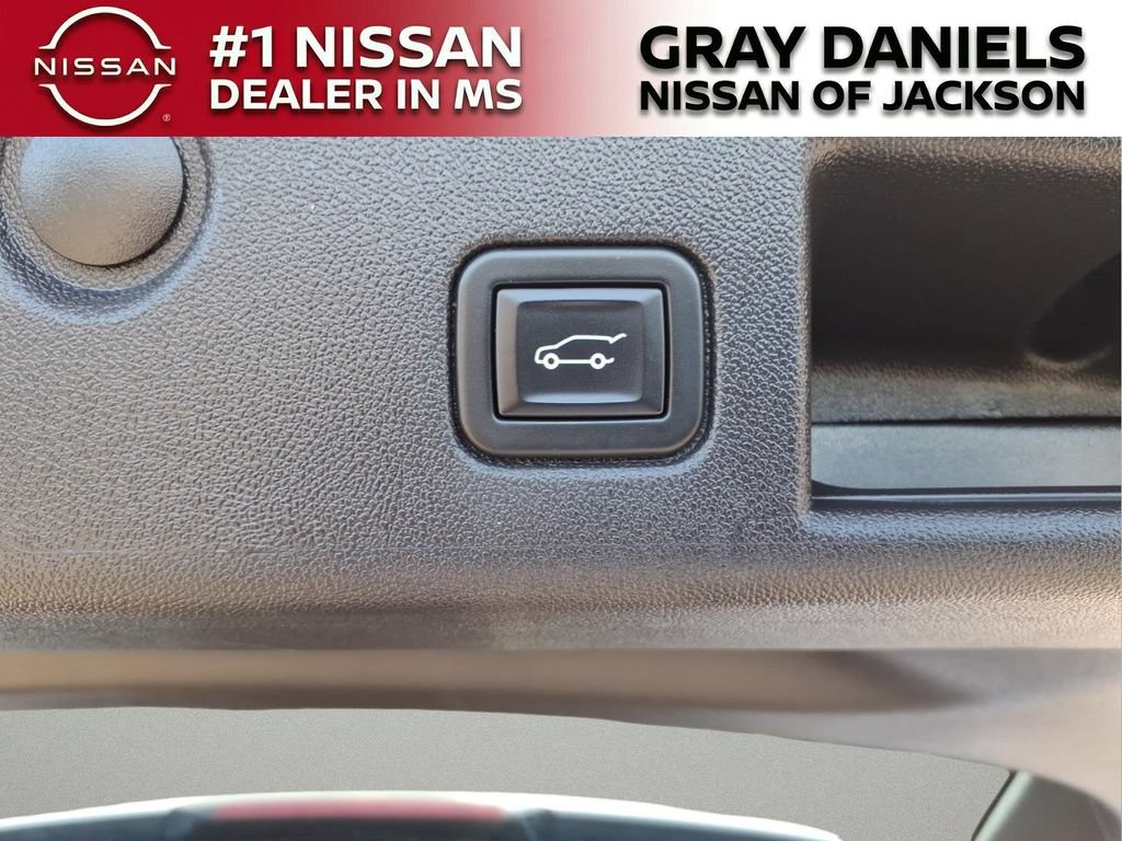 Used 2023 Chevrolet Equinox RS FWD image 11