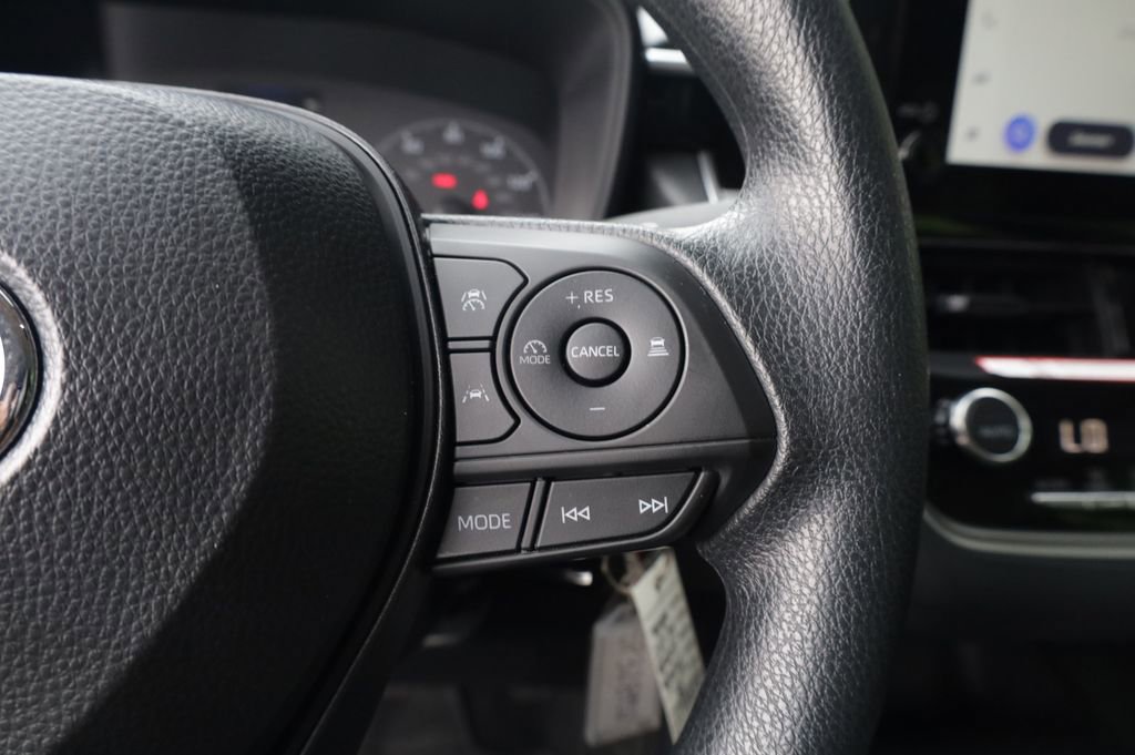 Used 2025 Toyota Corolla LE image 26