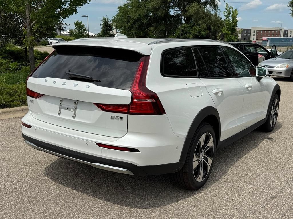 New 2026 Volvo V60 B5 Cross Country Plus w/ Climate Package AWD/4WD image 3