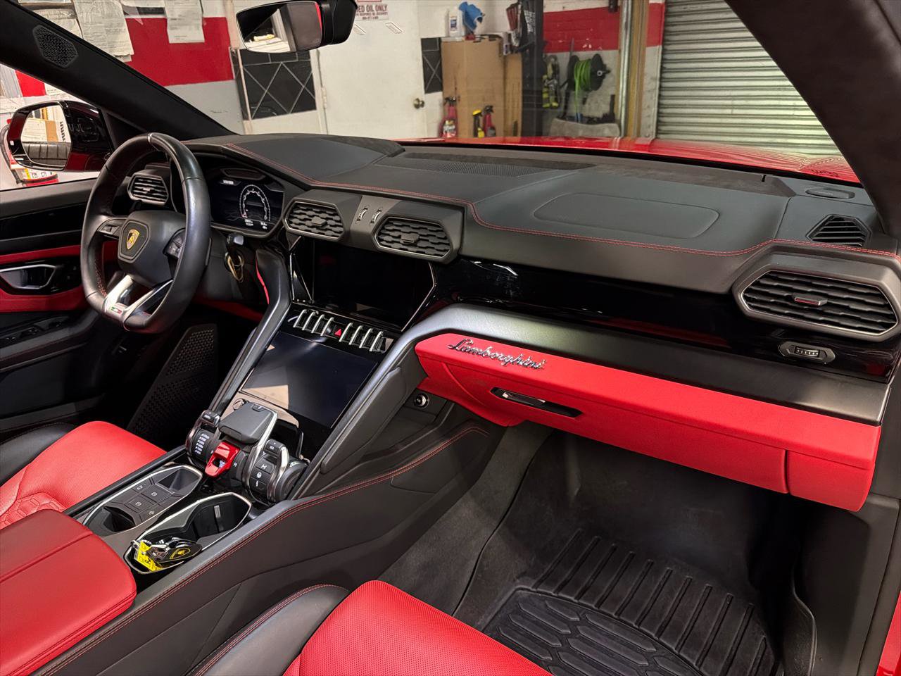 Used 2022 Lamborghini Urus image 15