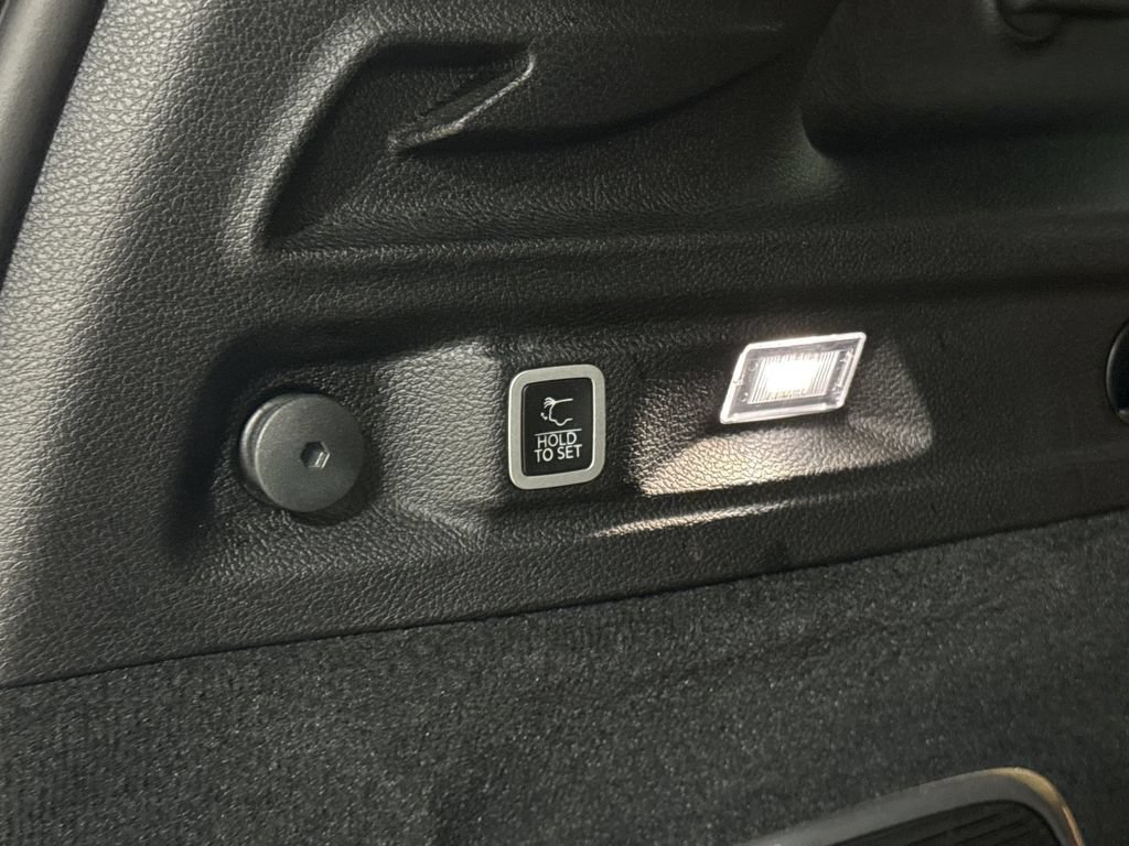 Used 2023 Jeep Grand Cherokee L Summit AWD/4WD image 31