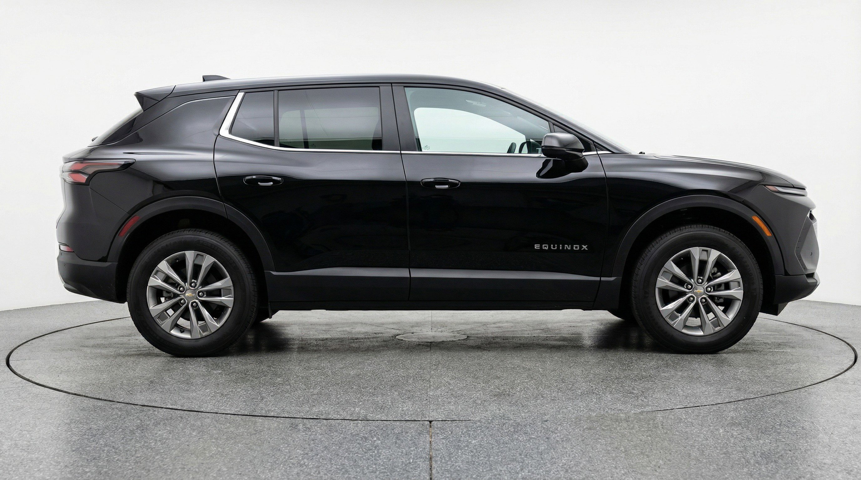 Used 2025 Chevrolet Equinox LT FWD image 11