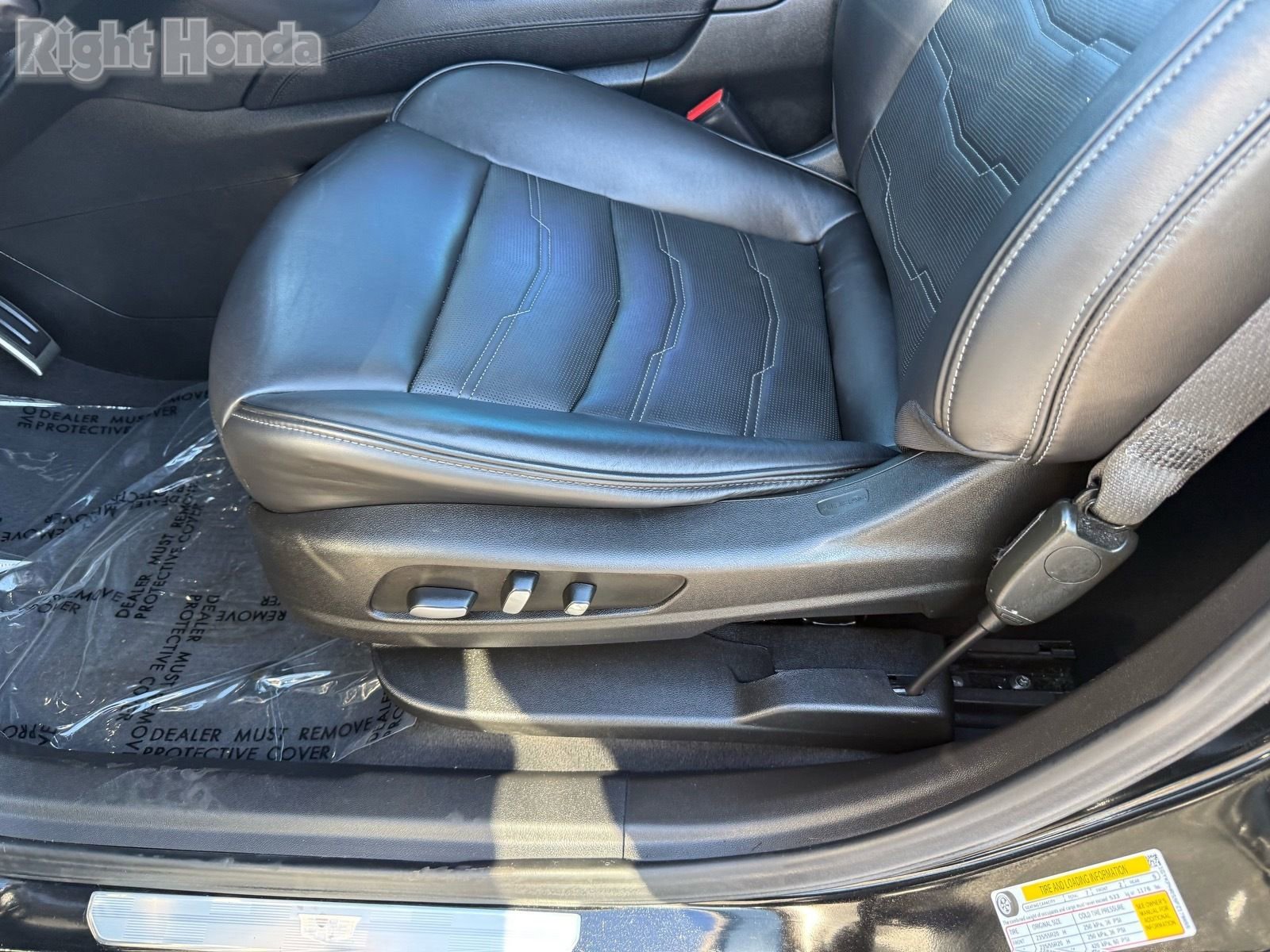 Used 2023 Cadillac XT6 Sport w/ Platinum Package image 14