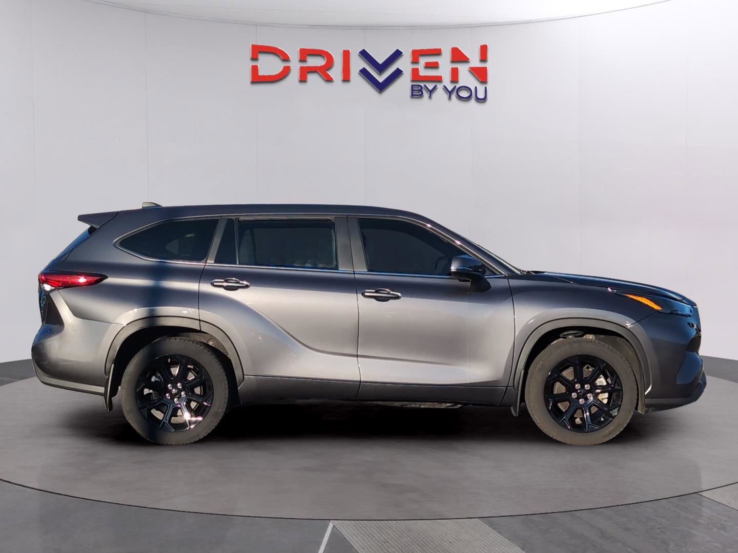 Used 2023 Toyota Highlander L image 6