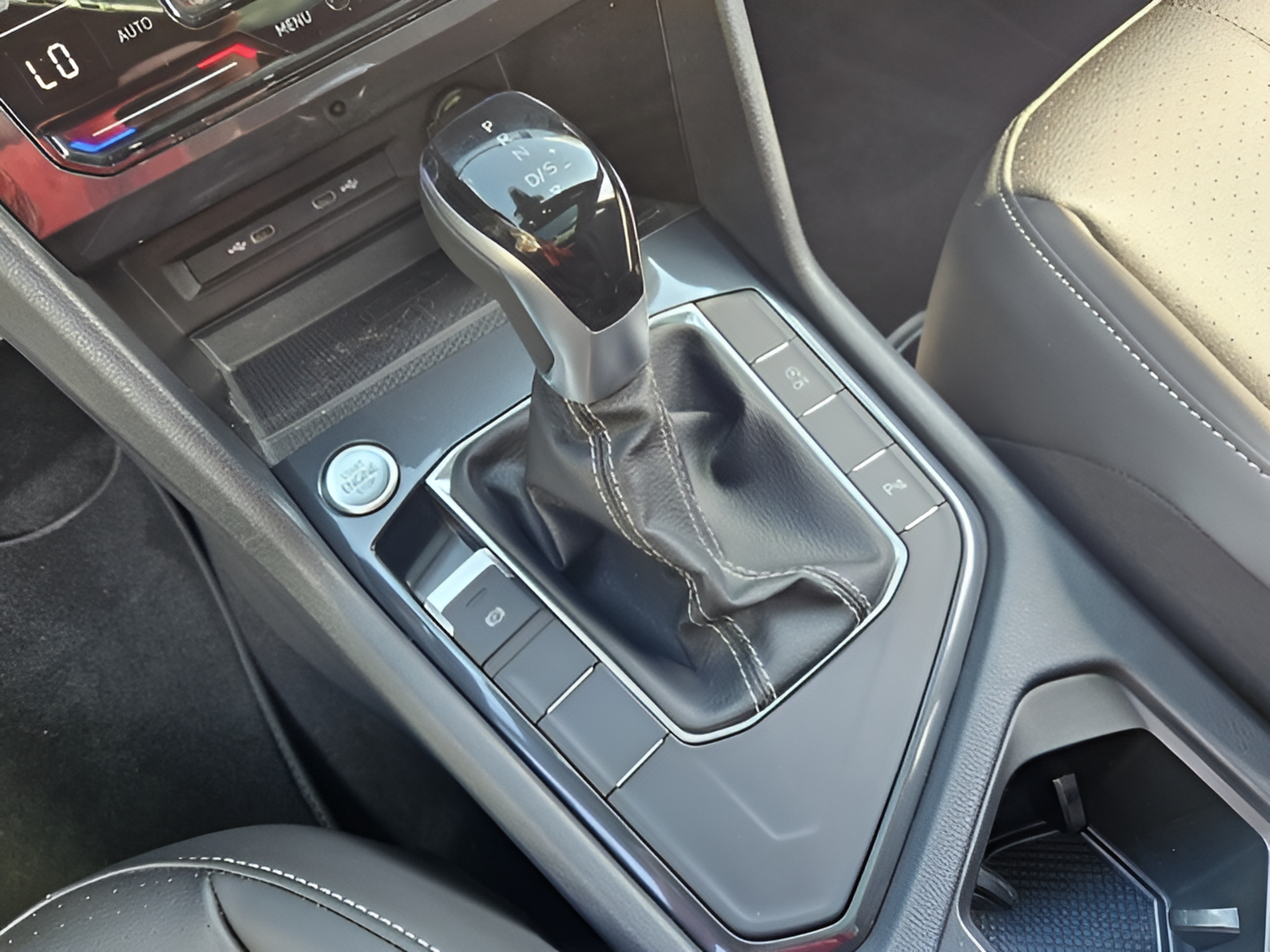 Certified 2023 Volkswagen Tiguan SE R-Line FWD image 17