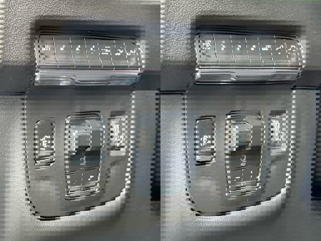 Certified 2025 Cadillac Escalade Premium Luxury w/ Touring Package image 22