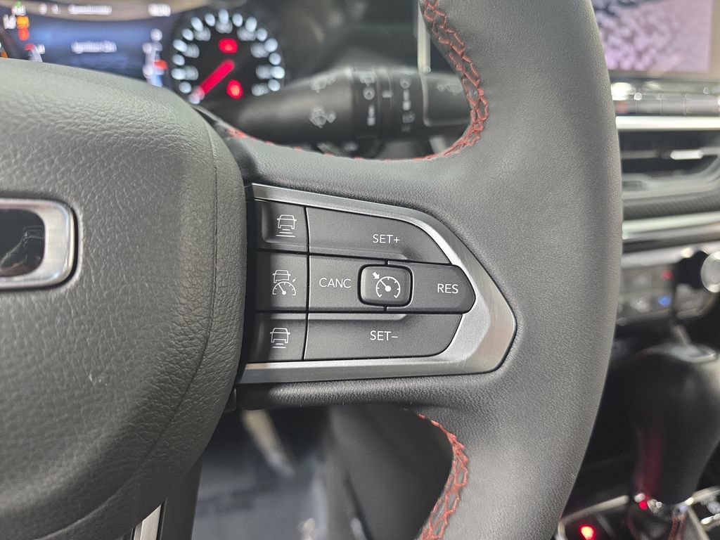 Used 2025 Jeep Compass Trailhawk AWD/4WD image 17