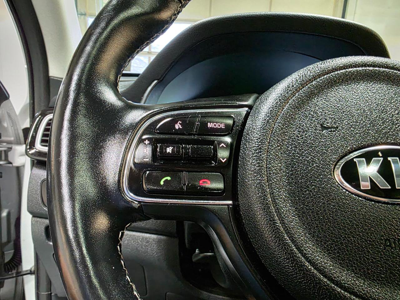 Used 2018 Kia Niro Touring image 28