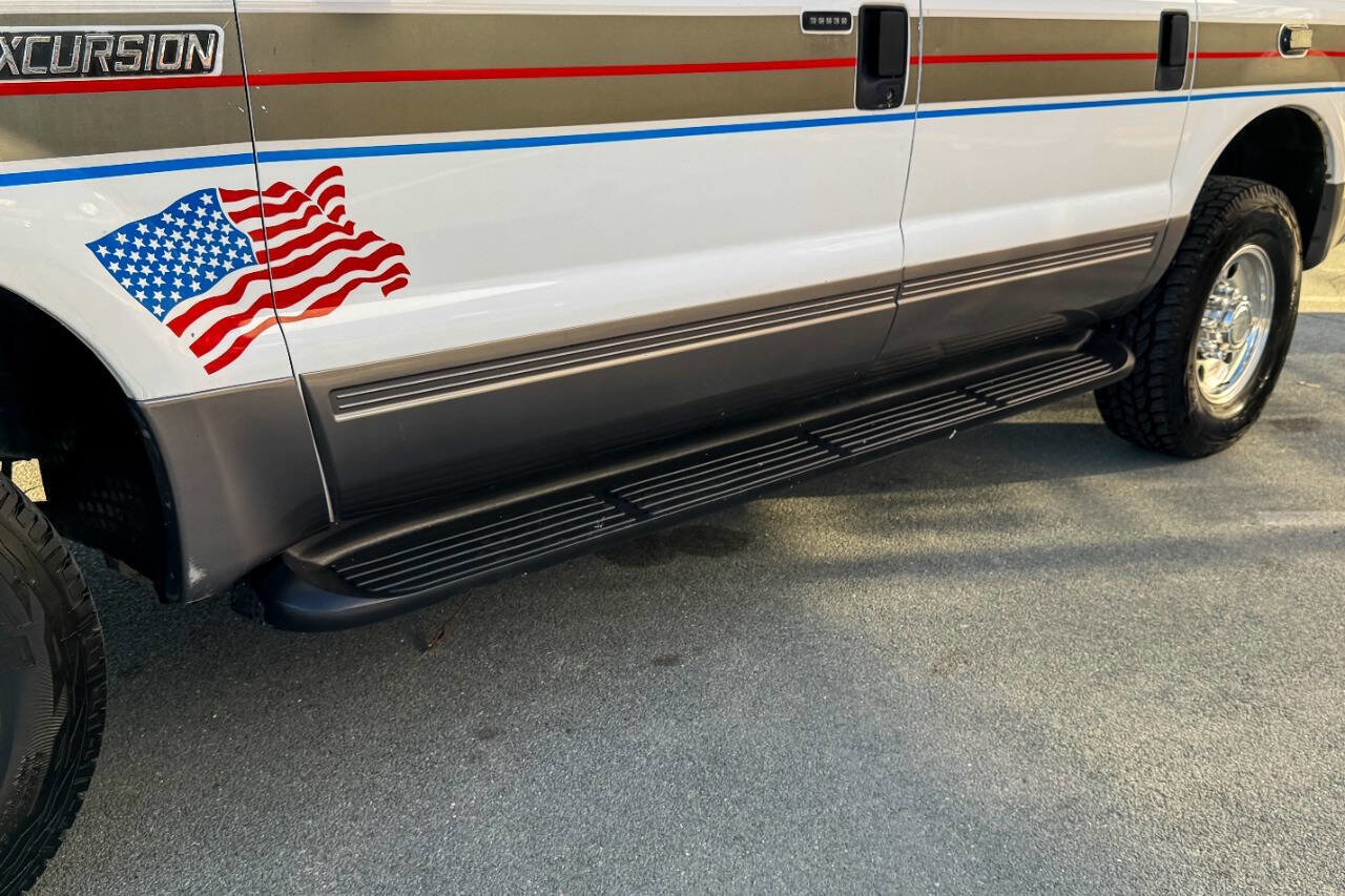 Used 2005 Ford Excursion XLT image 39