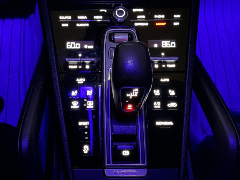 Used 2020 Porsche Cayenne image 30