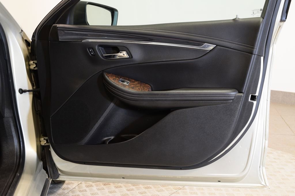 Used 2015 Chevrolet Impala LT w/ Convenience Package image 33