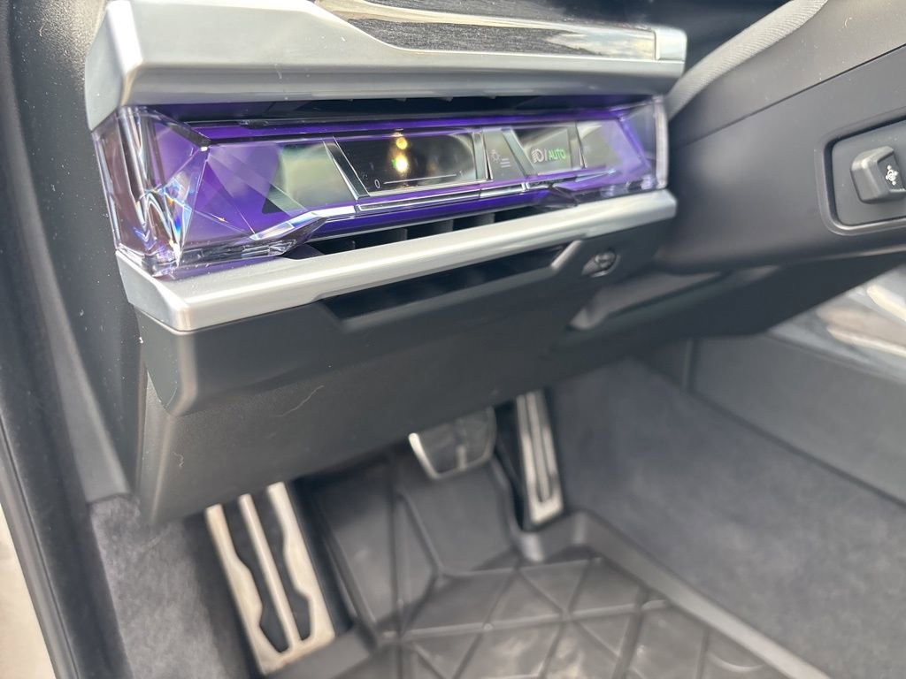 Used 2023 BMW 760i xDrive w/ Luxury Rear Seating Package image 16