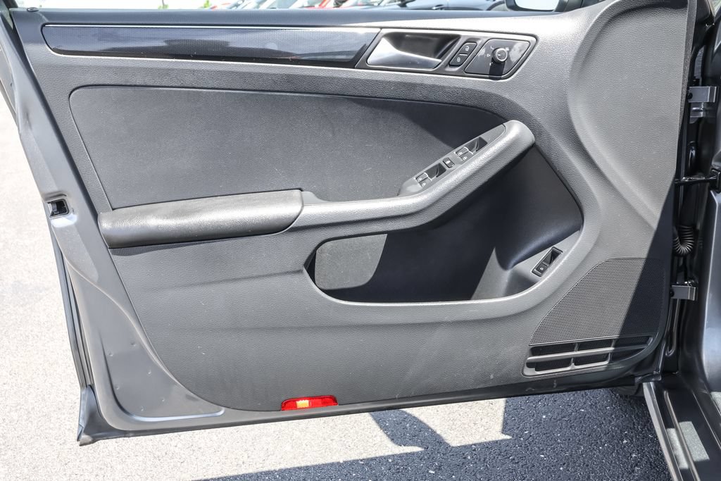 Used 2015 Volkswagen Jetta TDI SEL FWD image 28