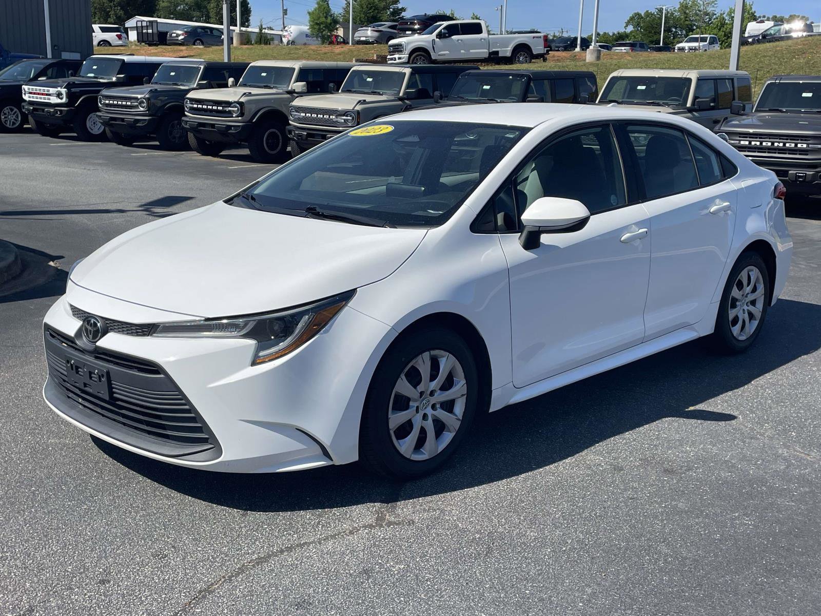 Used 2023 Toyota Corolla LE FWD video 3