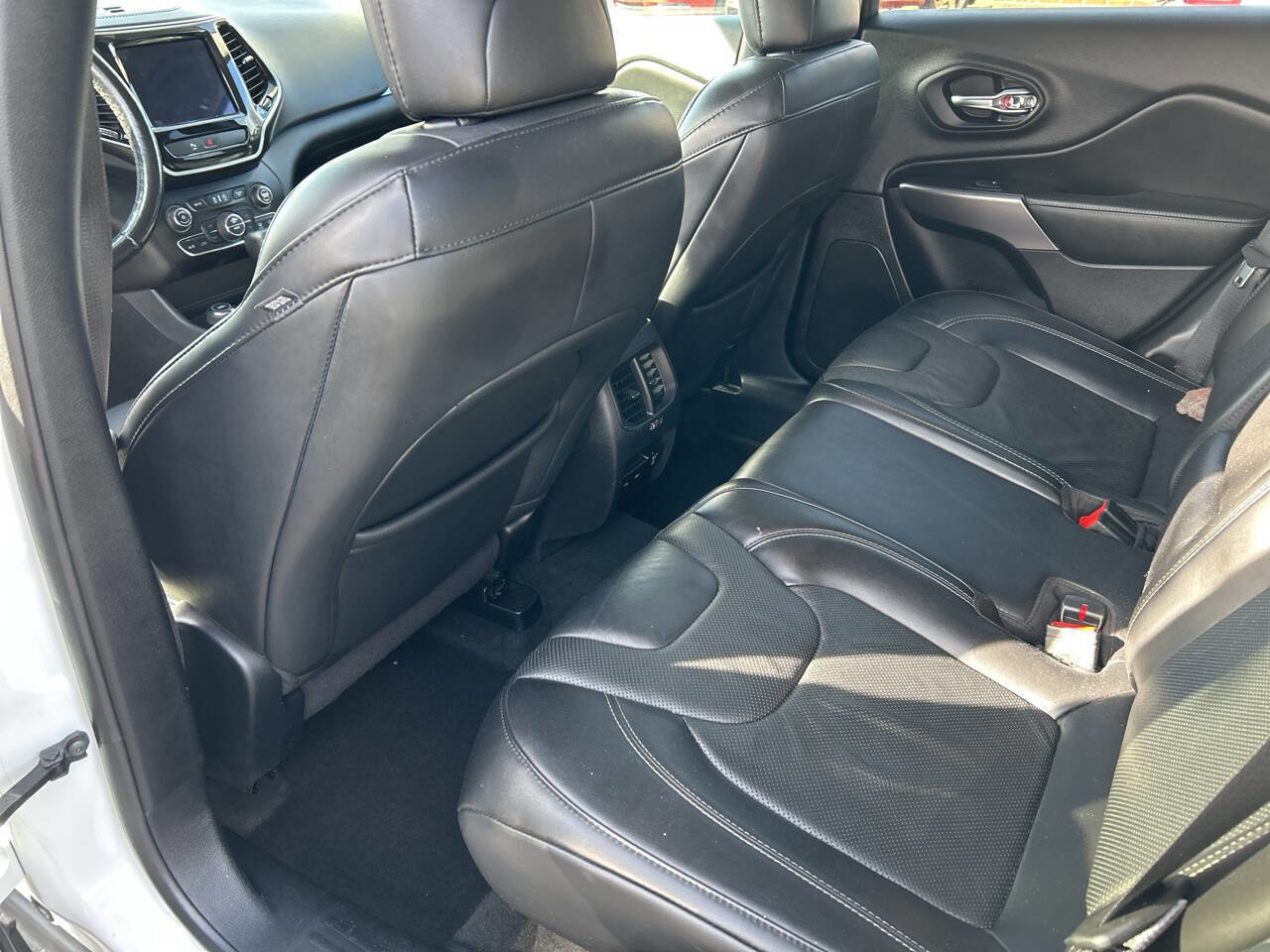 Used 2020 Jeep Cherokee Limited image 8