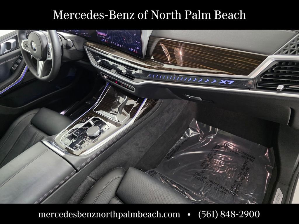 Used 2024 BMW X7 xDrive40i w/ M Sport Package image 32