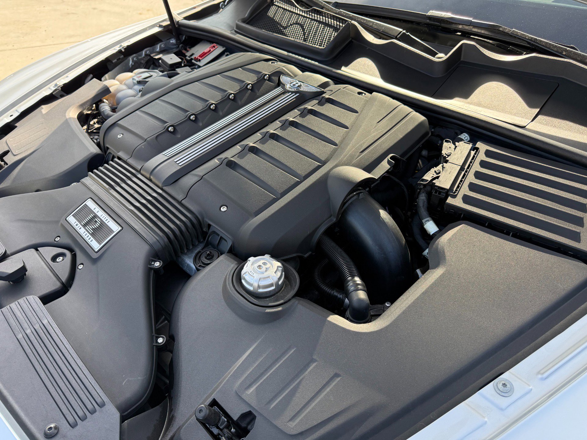 Used 2018 Bentley Bentayga image 48