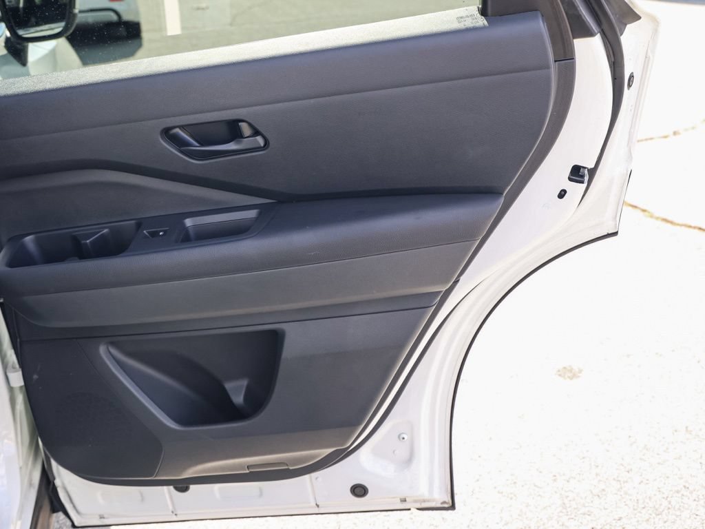 Used 2024 Nissan Pathfinder SV FWD image 18