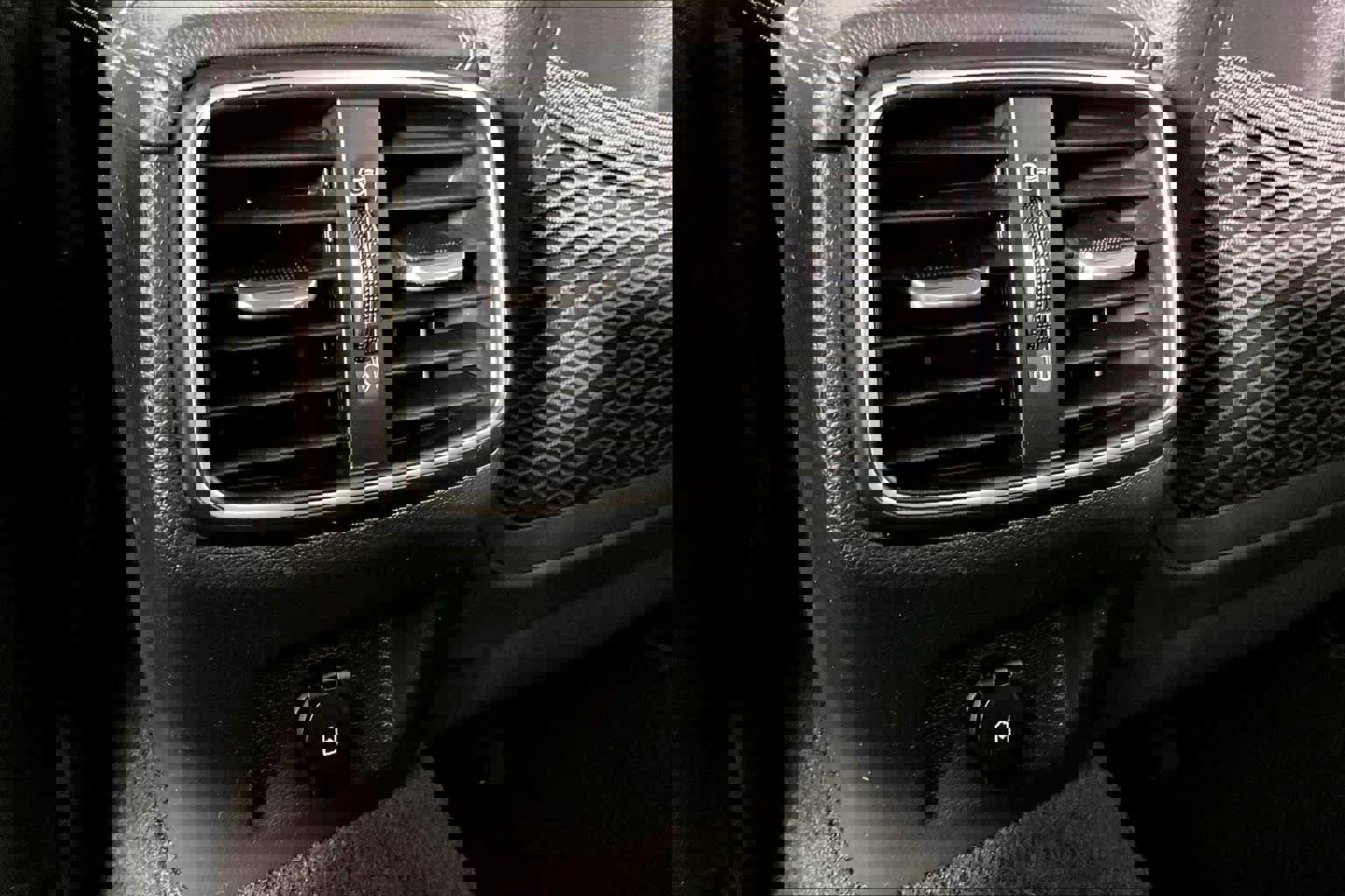 Used 2020 Genesis G70 2.0T image 32