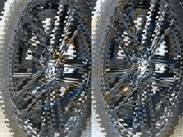 Used 2025 Toyota Camry SE image 10