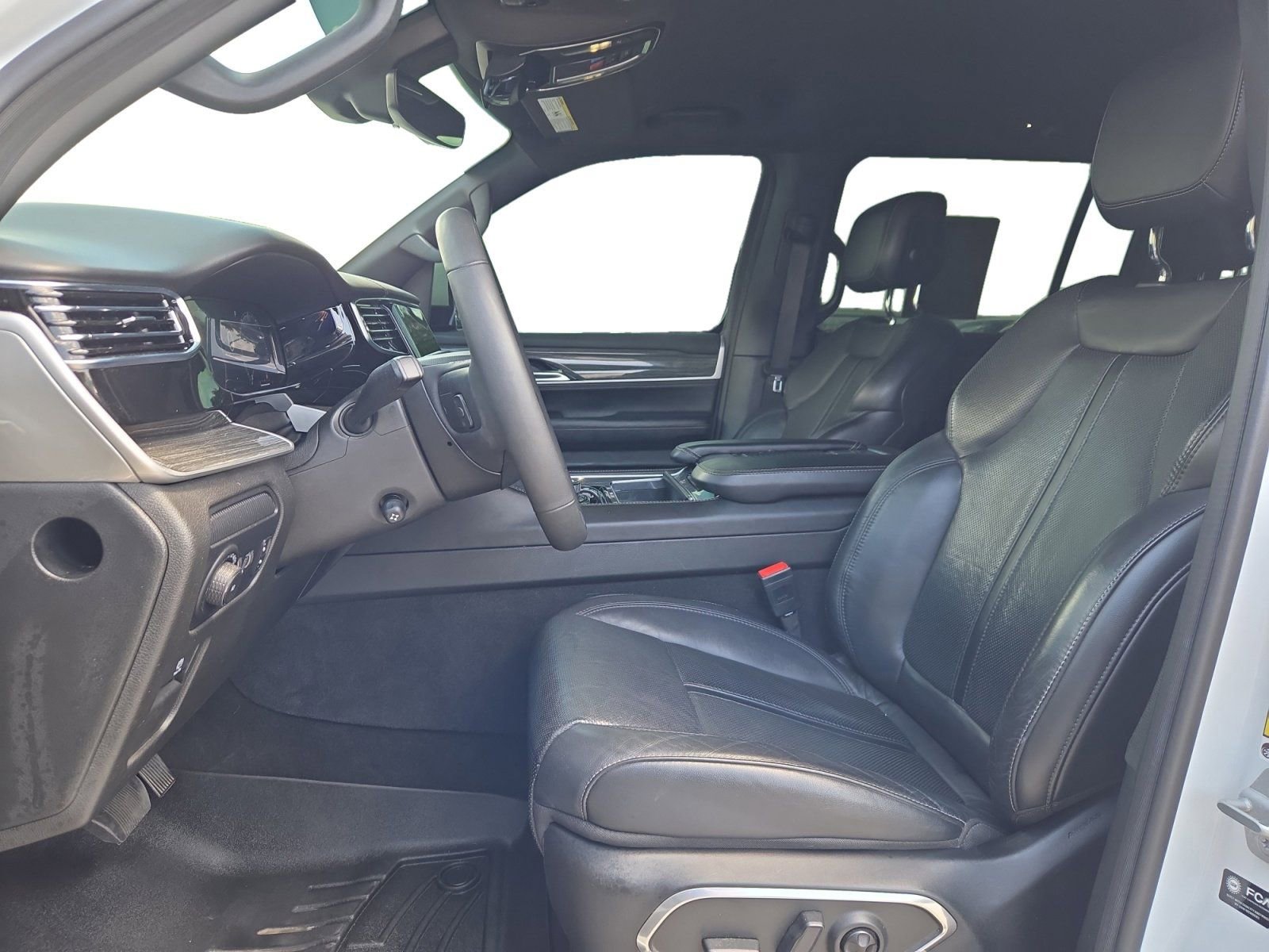 Used 2022 Jeep Wagoneer Series II w/ Flexible Seating Group RWD image 12