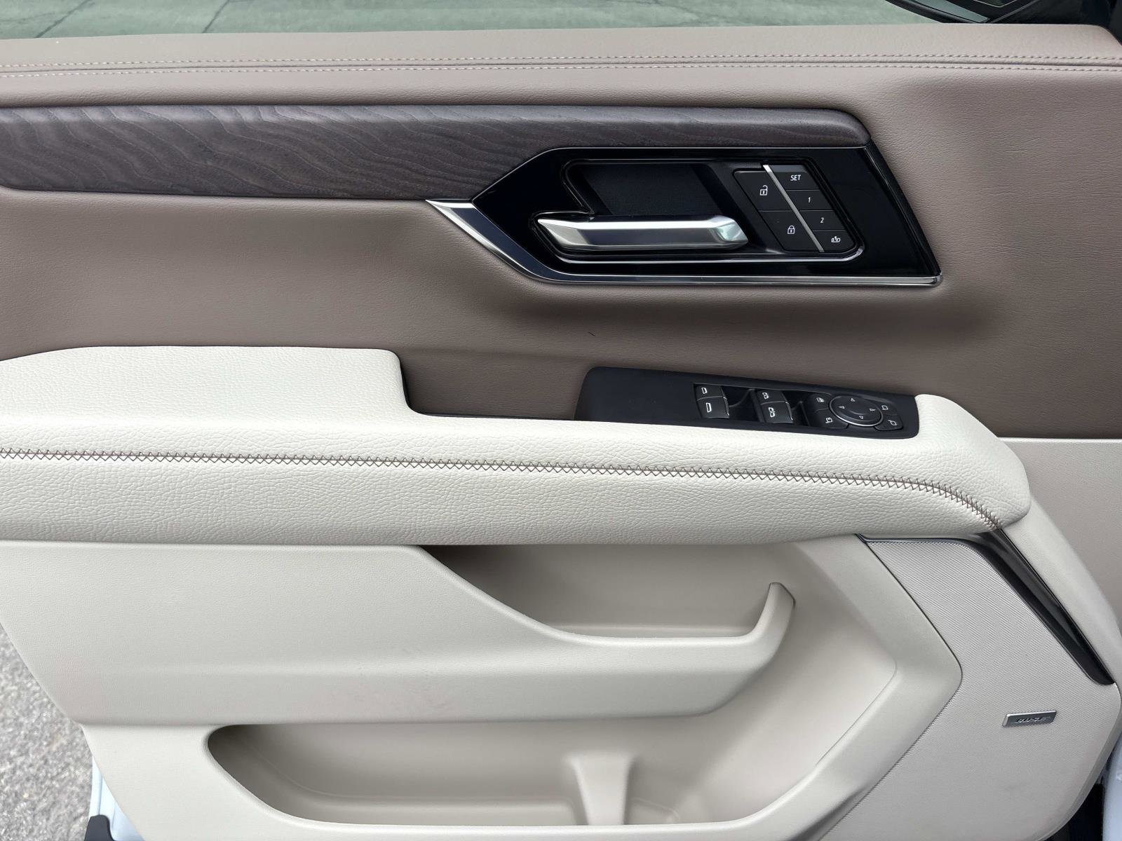 Used 2026 GMC Yukon XL Denali w/ Denali Reserve Package image 12