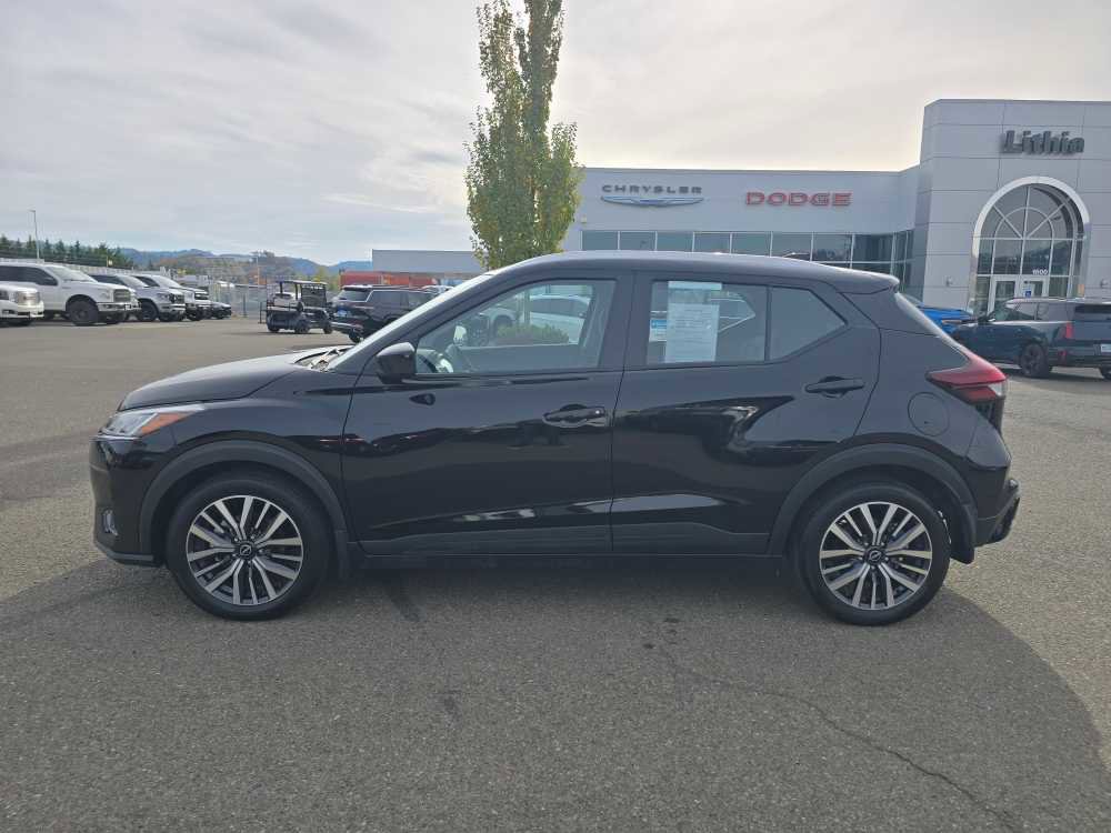 Used 2023 Nissan Kicks SV image 2