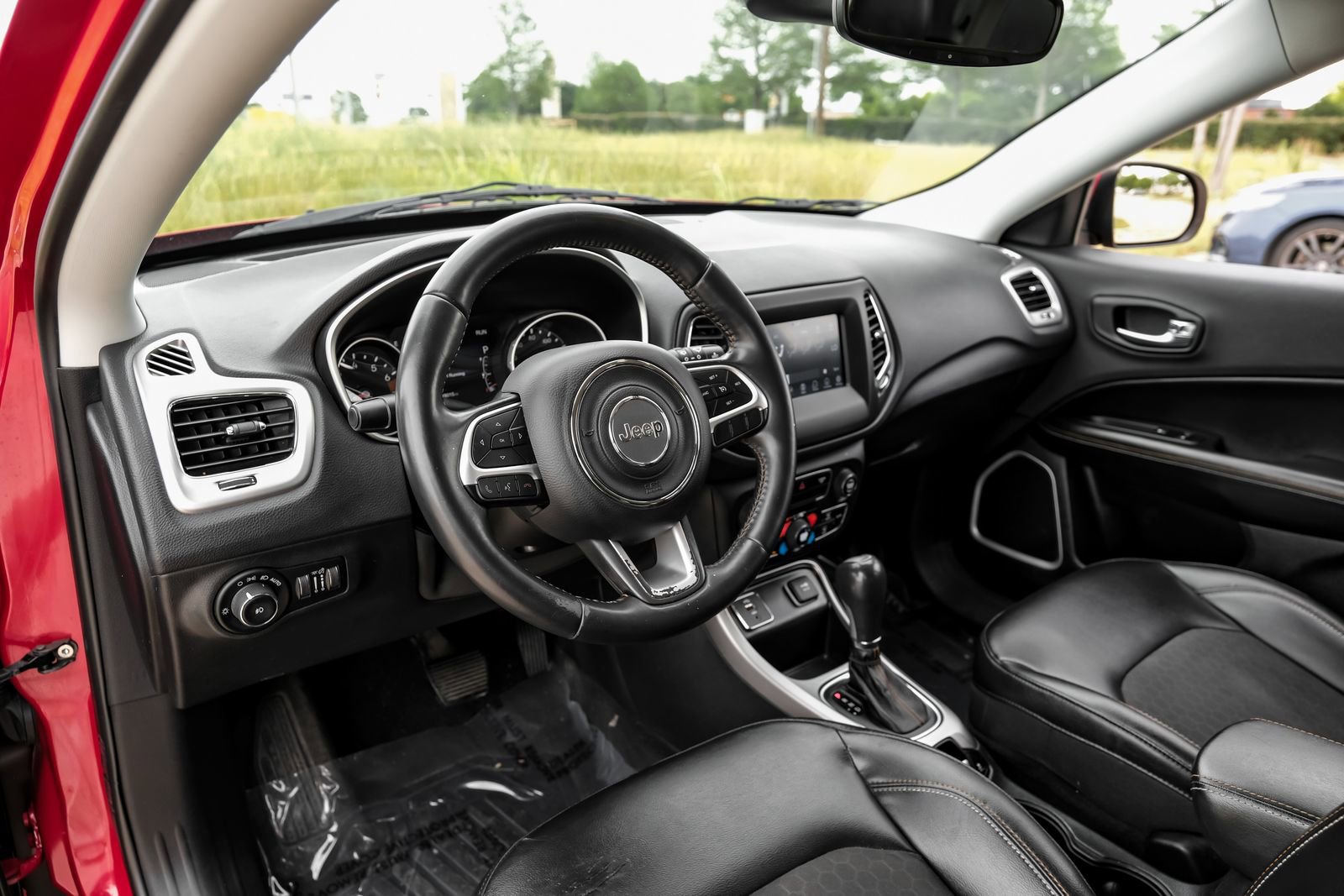 Used 2017 Jeep Compass Latitude w/ Popular Equipment Group FWD image 3
