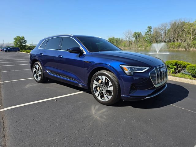 Used 2022 Audi e-tron Premium w/ Towing Package AWD/4WD image 69